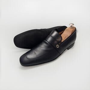 Gucci Black Leather Penny Strap Loafers with Small Logo Accent